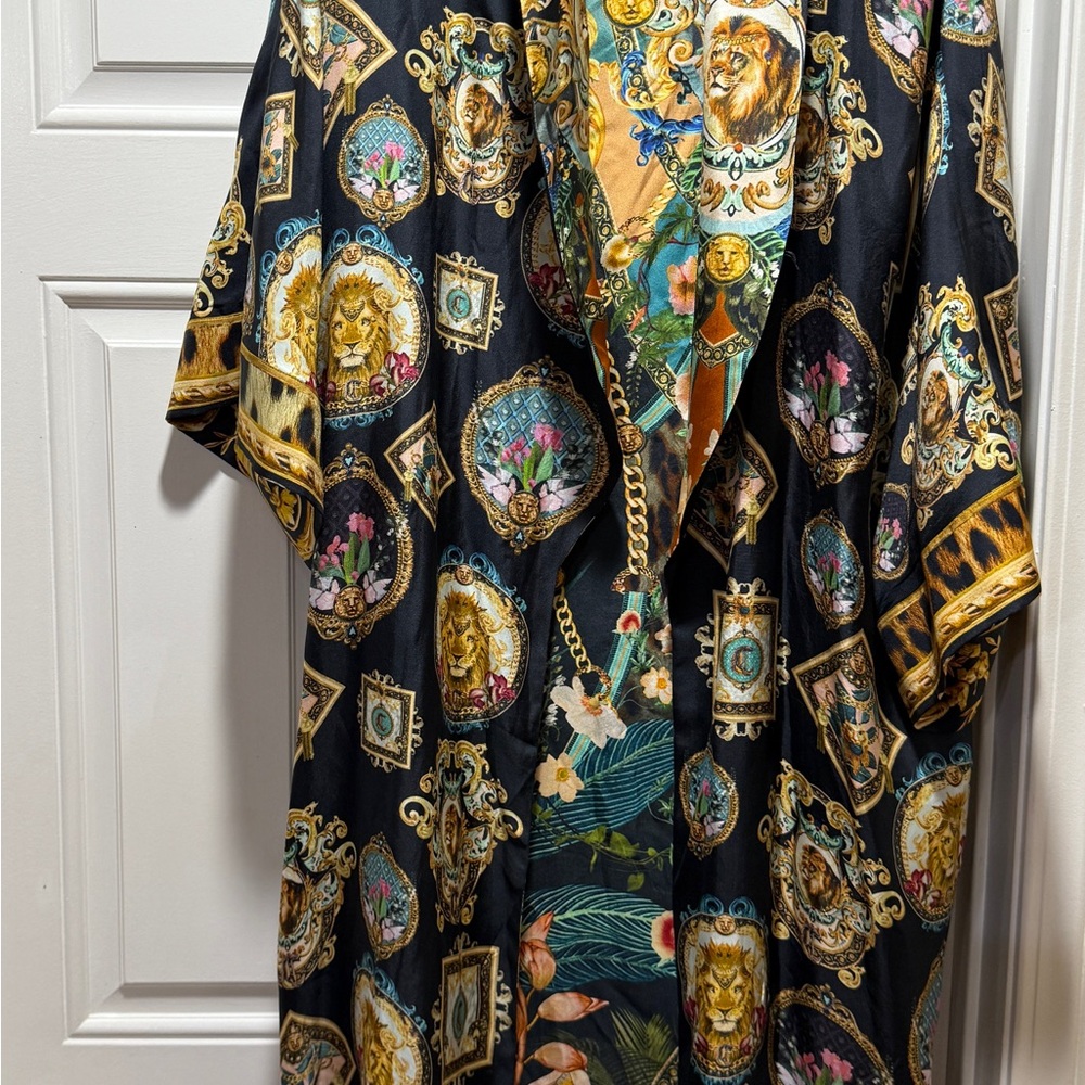Camilla Long Line Reversible Robe
Fearless Felis - Picture 7 of 12